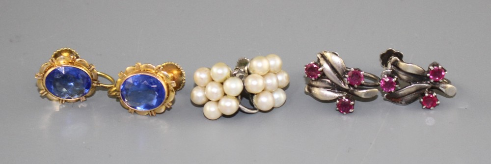 Three assorted pairs of 9ct earclips, one pair set with blue paste, the others in 9ct white metal, cultured pearl